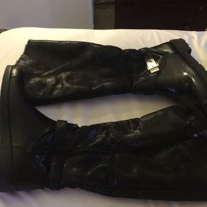 Knees high Rainboots. Fur lined. Silver hardware.